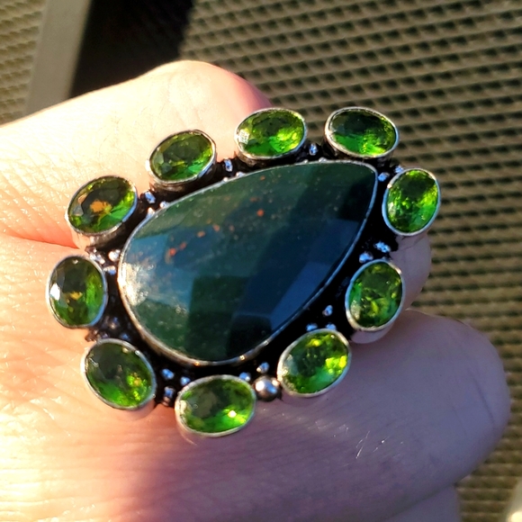New Oversized Faceted Bloodstone and Peridot 925 Silver Ring. - Picture 3 of 16